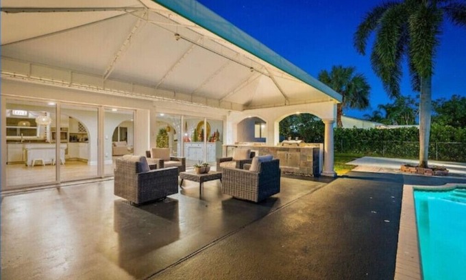 Tequesta House | Sunny Oasis in Tequesta Floridan