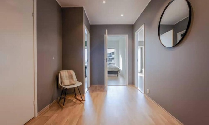 Ytrebygda Apartment | Sunny penthouse - central and close to the airport