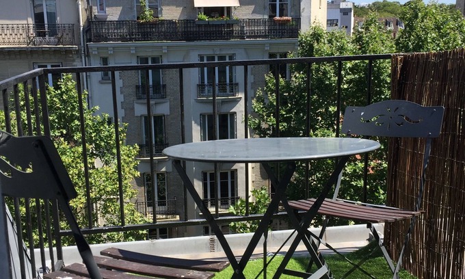 Epinettes Apartment | Sunny, refurbished studio with balcony