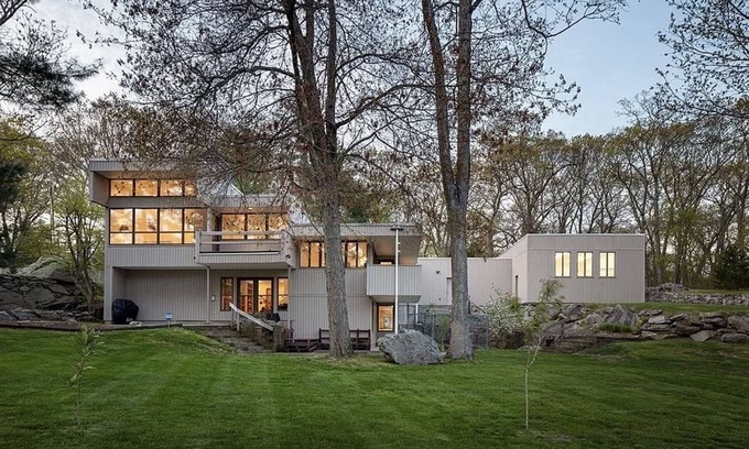 Warwick House | Sunny, spacious West Coast style house w/movie room