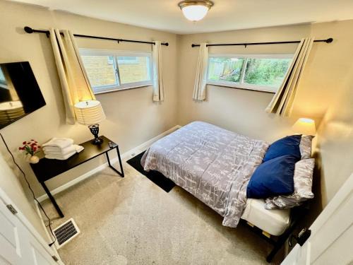 Covedale House | Sunny Stay Bright and Cozy Suite 1