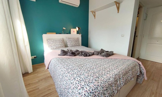 Torremolinos City Centre Apartment | Sunny Studio Near Beaches and Attractions in Torremolinos