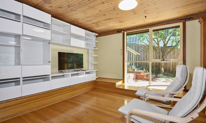 Pascoe Vale House | Sunny Suburbia Retreat: Decked Out for Fun