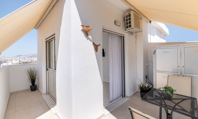 Kypseli Apartment | Sunny Topfloor Studio with amazing City-View