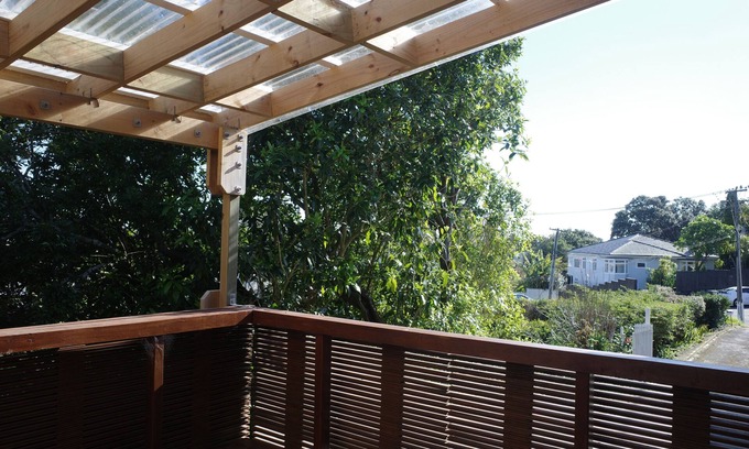 Mount Albert House | Sunny Villa in Mt Albert - 4mins to St. Lukes