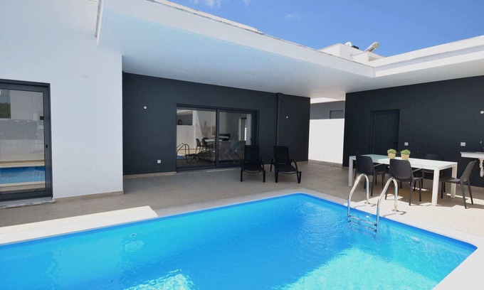 Caldas da Rainha Villa | Sunny Villa Near Óbidos w/Beaches