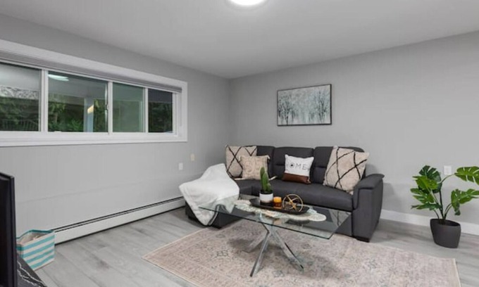 Delta House | Sunny Watershed Park Retreat (ground level home)