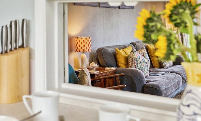 Nettlestone Cottage | Sunnyside - a house that sleeps 5 guests in 3 bedrooms in the wonderful town of Seaview