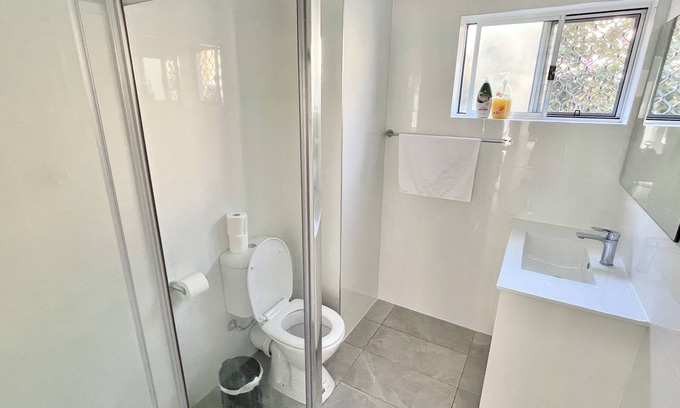 Surfers Paradise Apartment | Sunrise Apt 5 · Renovated 2BR · Ground Floor +Pool