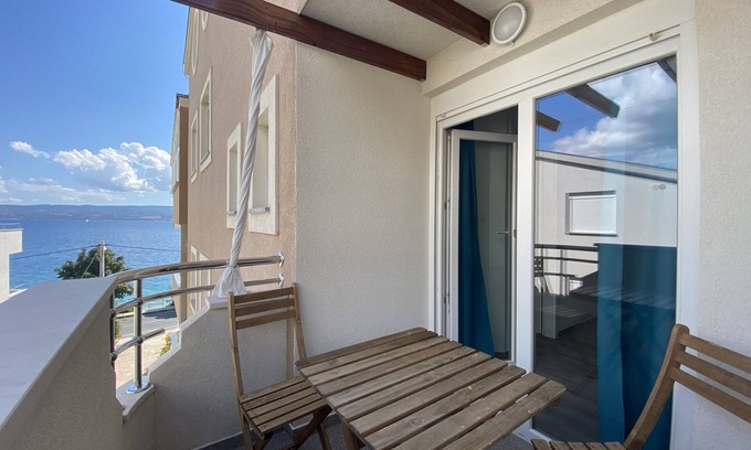 Dugi Rat House | Sunrise mountain & sea view HOT TUBE suite