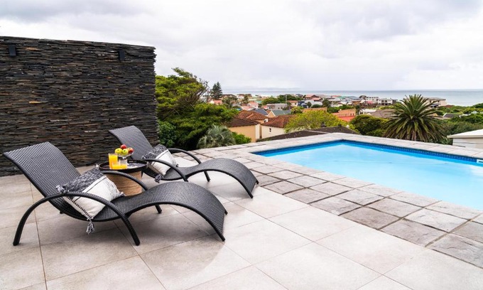 Jeffreys Bay Apartment | Sunrise on Gazelle