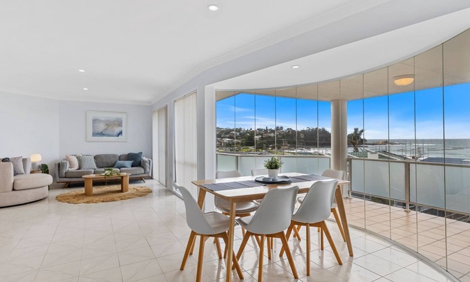 Malua Bay House | Sunrise on the Bay. Panoramic views, walk to beach.