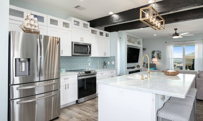Crystal Beach House | Sunrise Paradise 3 Bedroom Home by RedAwning