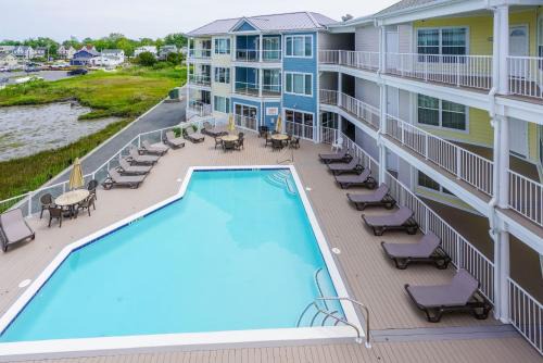 Chincoteague House | Sunset Bay Villa 221 - Waterfront, Pool, Gym!