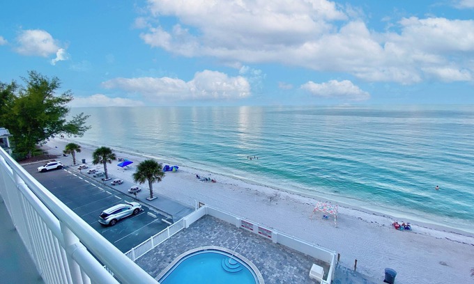 Sunset Beach Condo | Sunset Beach ~ The Sunset Chateau ~ Pool, Beach Views, Parking, Wifi 507