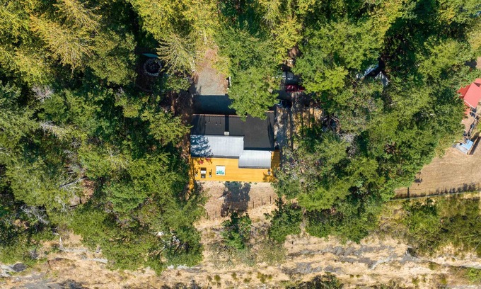 Galiano Cabin | Sunset Cabin w/ hot tub in Galiano