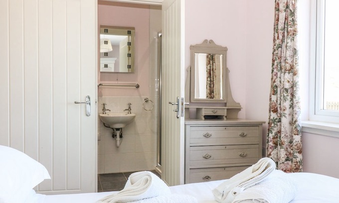 Gruline Cottage | Sunset Cottage, SALEN, ISLE OF MULL
