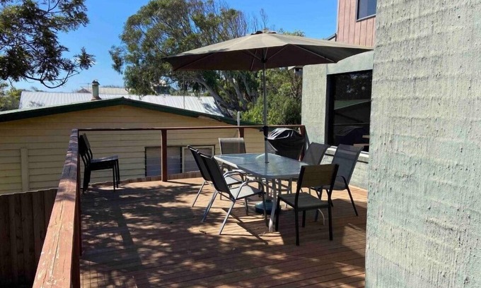Jan Juc House | SUNSET COVE (SUNSET STRIP): 4 BR, 2 BA House in Jan Juc, Sleeps 11
