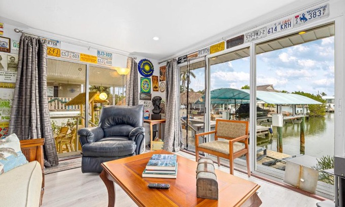 Goodland House | Sunset Escape