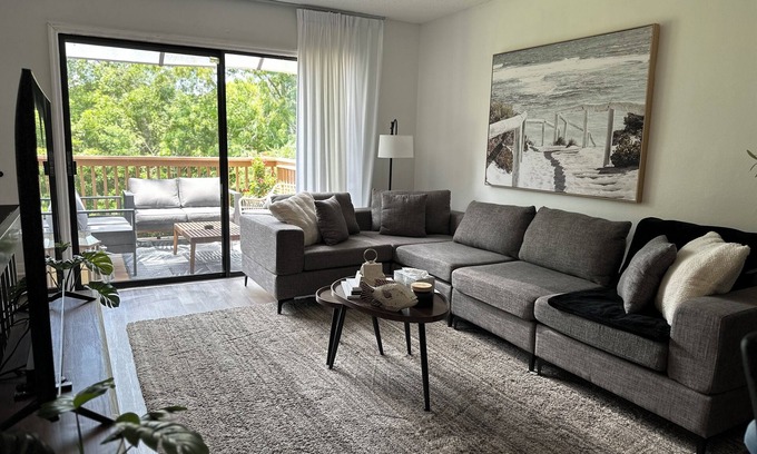 Clearwater House | Sunset Gateway - Mins to Beaches & Golf | Bowling - Shopping - Clearwater Beach