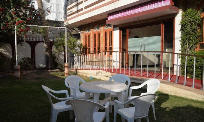 PECHS House | Sunset Guesthouse