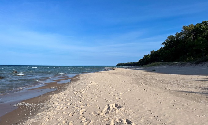 Harbor Springs House | Sunset Landing - Private Sandy Beach, Lamkin Drive 3 BD, 2 BATH (Sleeps 6)