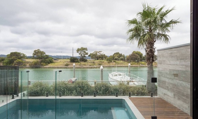 Safety Beach House | Sunset Marina An Architectural Gem by the Beach