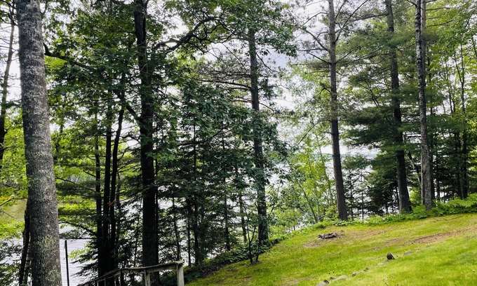 Hayward House | Sunset on the Bay 3-bedroom vacation rental on Nelson Lake w/Private Dock!