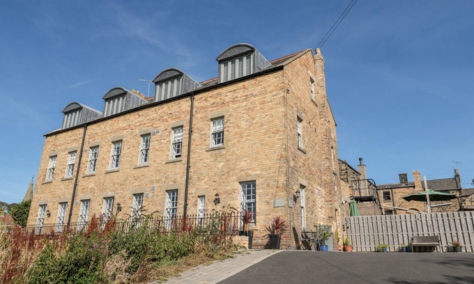 Alnmouth House | SUNSET POINT, family friendly, character holiday cottage in Alnmouth
