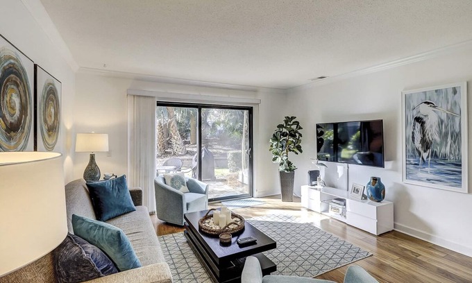 Hilton Head Island Villa | Sunset Rentals | Island House 147 | Dog Friendly
