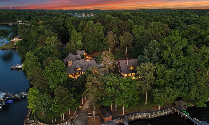 Mount Mourne House | Sunset Shores Resort by AvantStay | Private Beach