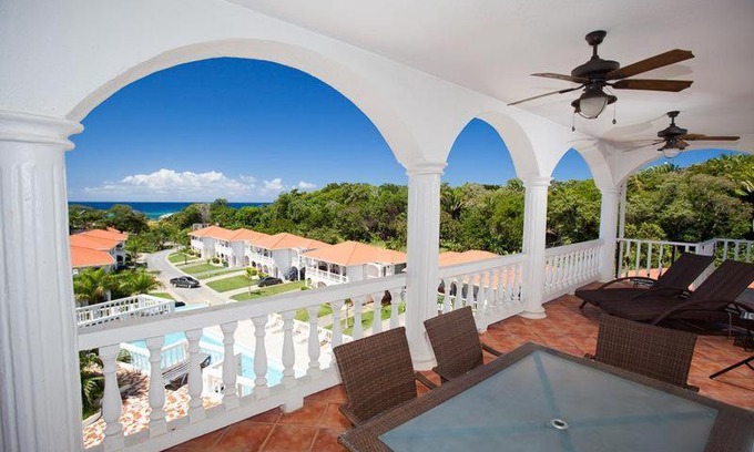 West End Apartment | Sunset Villas 11C