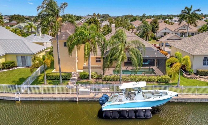 River Pointe House | Sunset Waterfront Paradise. Heated Saltwater Pool, Boat Dock. Beach Gear, BBQ.