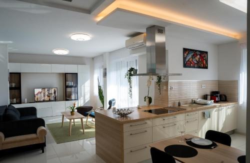 Gyor Apartment | Sunshine Apartman with Free Parking