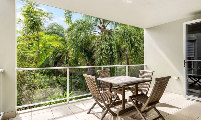 Sunshine Beach Apartment | Sunshine Beach Holiday Apartment - Unit 4, 1 Park Crescent