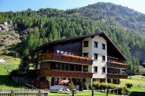 Saas Grund House | Sunshine