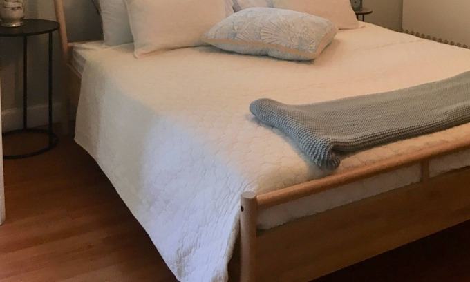 Pompano Beach Cottage | Sunshine Cottage, minutes to the beach.