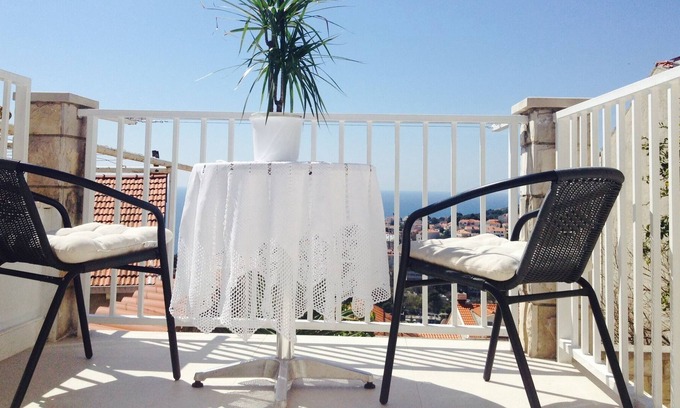 Gornji Kono House | Sunshine Home with terrace and view
