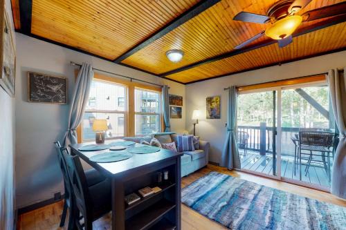 Wildernest Apartment | Sunshine & Snowfall