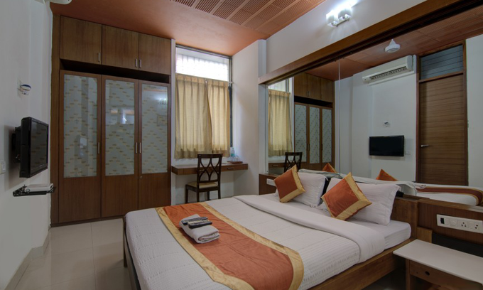 Panduranga Nagar Hotel | Sunshine Suites 3