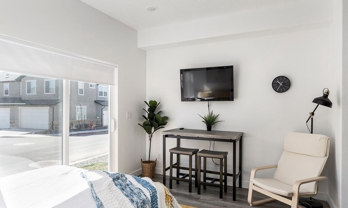 American Fork House | Sunshine Travelers Private Getaway Suite in American Fork