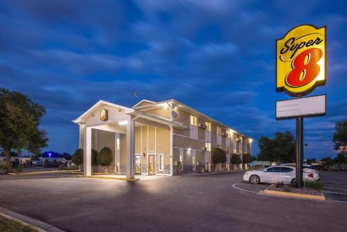 Cimarron Hills Hotel | Super 8 by Wyndham Colorado Springs Peterson Space Force