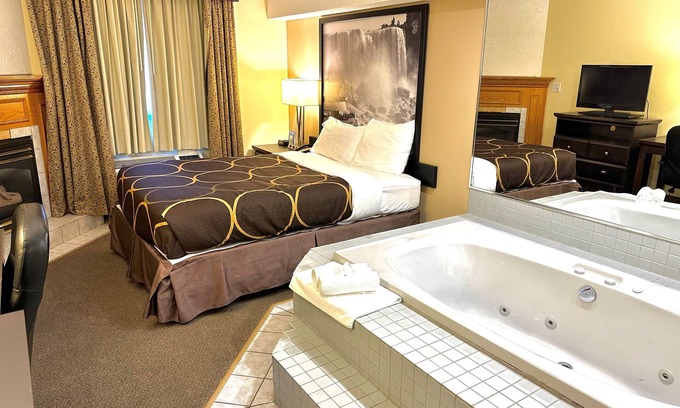 Niagara Falls Hotel | Super 8 by Wyndham Niagara Falls by the Falls