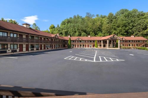 Helen Hotel | Super 8 by Wyndham Helen