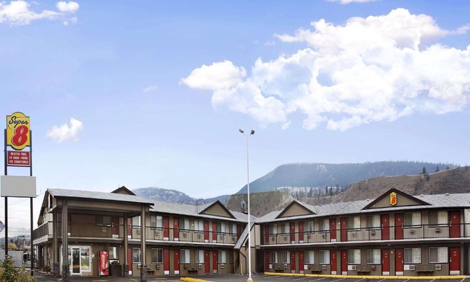 Valleyview Hotel | Super 8 by Wyndham Kamloops East