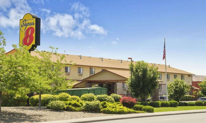 Tri-Cities Hotel | Super 8 by Wyndham Kennewick