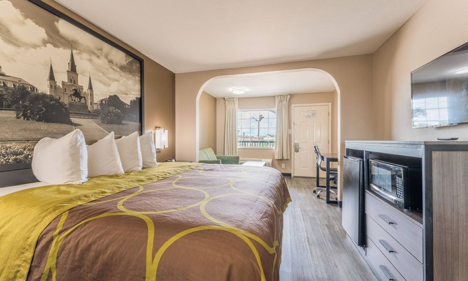Lake Charles Hotel | Super 8 by Wyndham Lake Charles Northeast