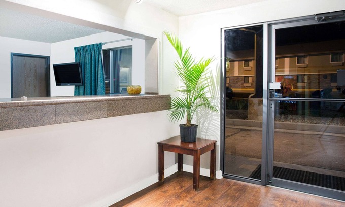 Limon Hotel | Super 8 by Wyndham Limon