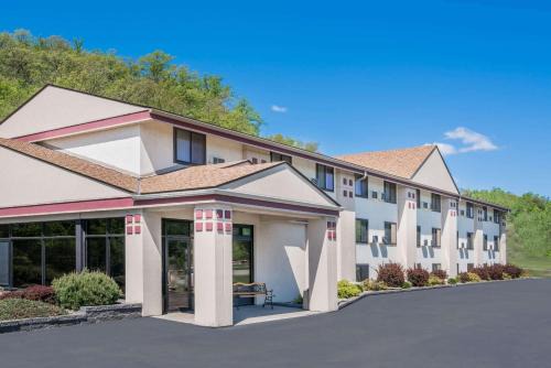 Mankato Hotel | Super 8 by Wyndham Mankato