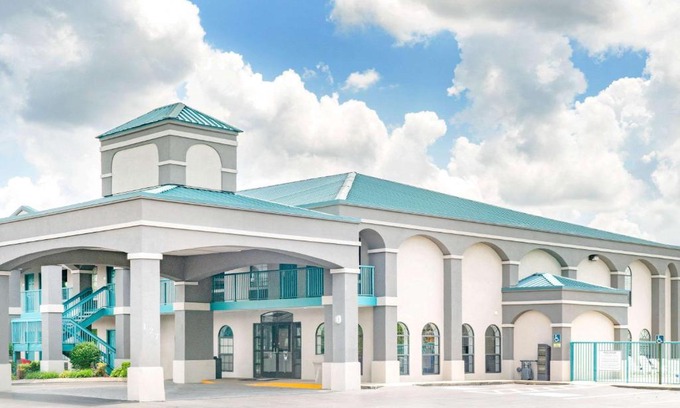 Murfreesboro Hotel | Super 8 by Wyndham Murfreesboro